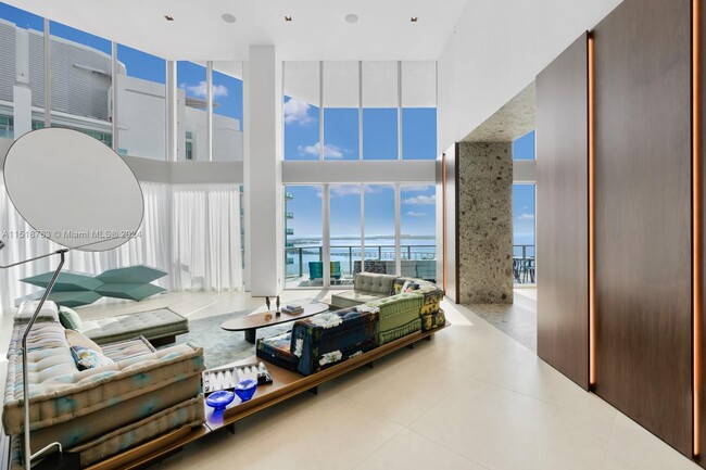 Building Photo - 1300 Brickell Bay Dr