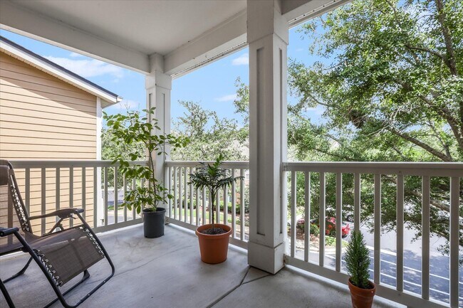 Building Photo - 2801 Chancellorsville Dr
