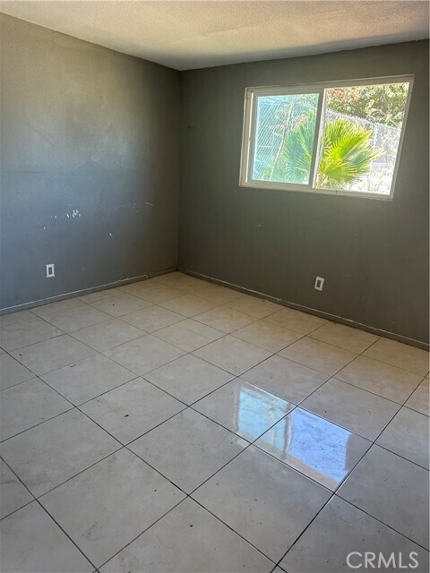 Building Photo - 1121 N Anaheim Blvd