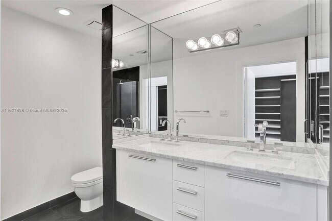 Building Photo - 900 Biscayne Blvd
