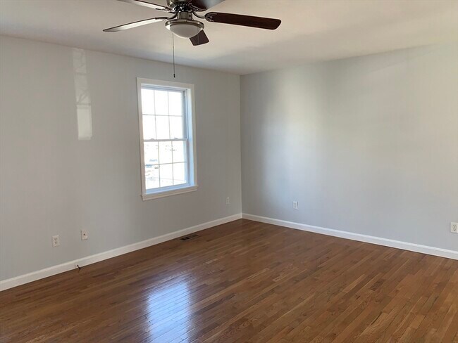 Building Photo - 170 Lawrence St