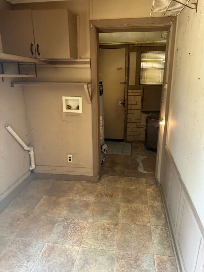 Building Photo - 312 W Martin St