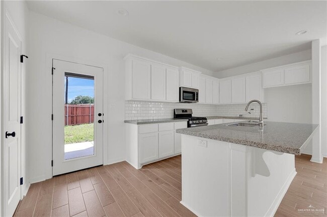 Building Photo - 18 N Day Lily Ave