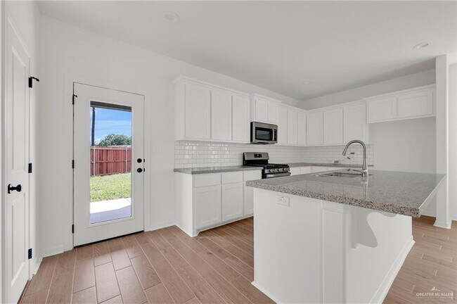 Building Photo - 2600 N Day Lily Ave