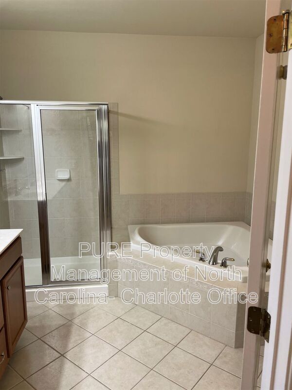 Building Photo - 9504 Lost Key Ct