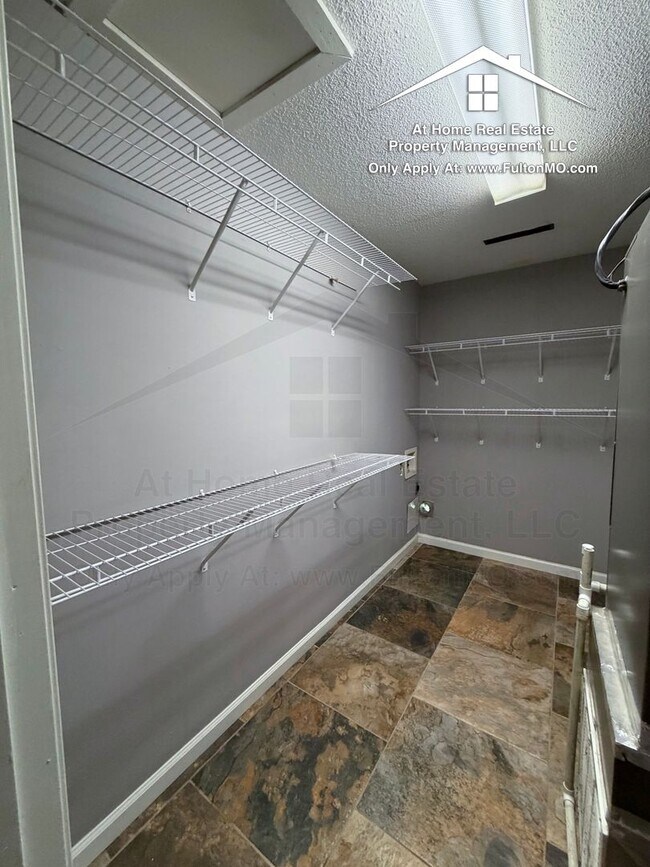 Building Photo - 107 Spruce Dr