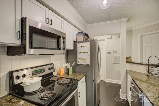 Building Photo - 2506 Cranbrook Ln