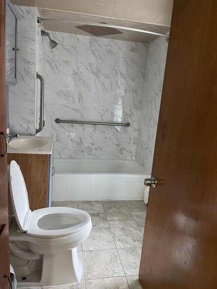 bathroom - 190 Branch St