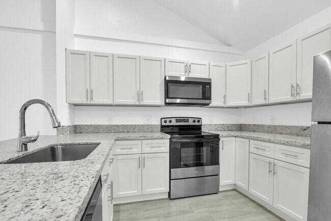 Primary Photo - 13910 Folkestone Cir
