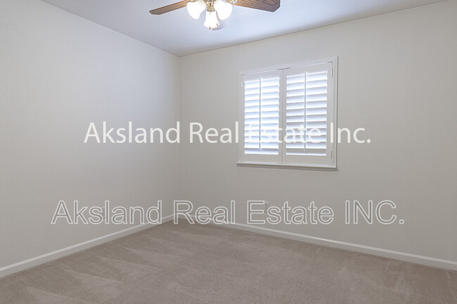 Building Photo - 1016 Schadeck St