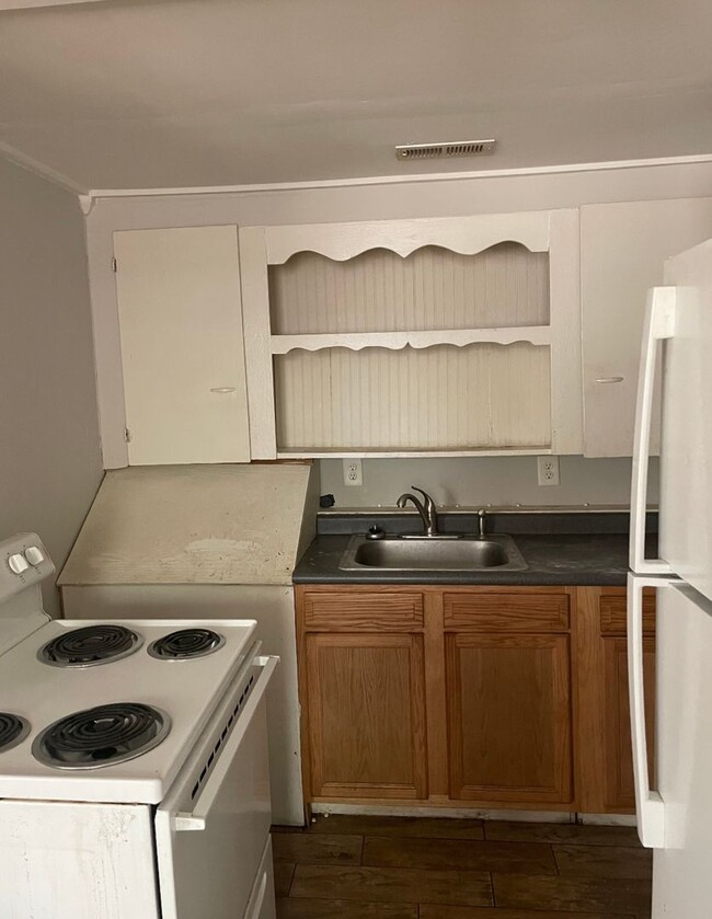 Building Photo - Centrally located one bedroom