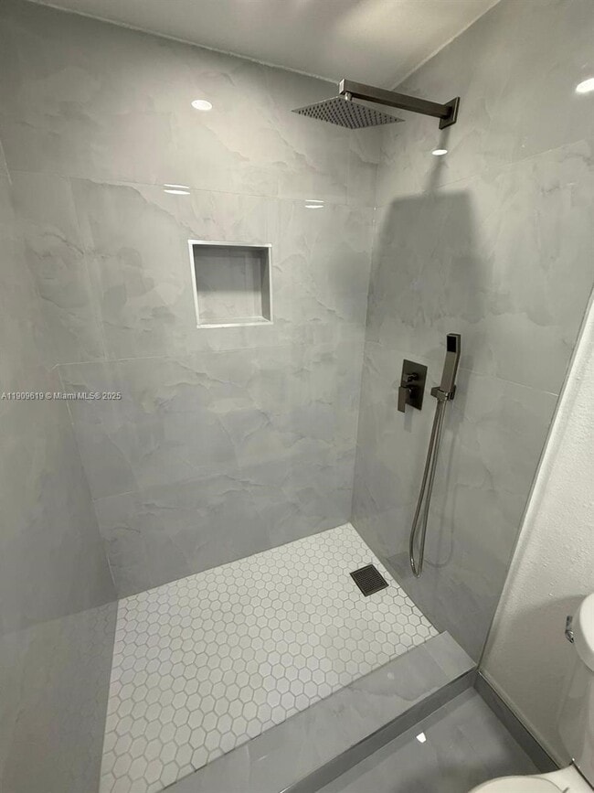 Building Photo - 6931 SW 24th Ct