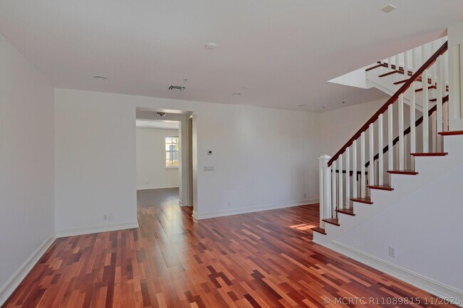 Building Photo - 343 Flamingo Dr