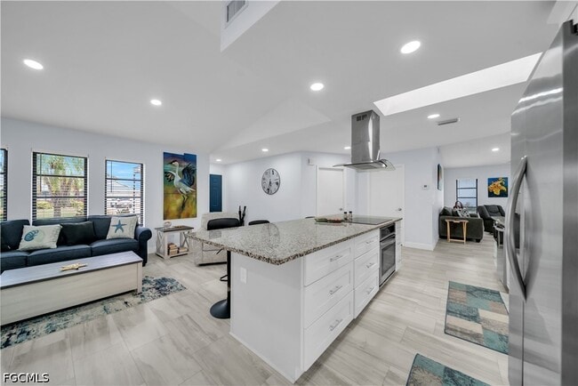 Building Photo - 299 Rotonda Cir