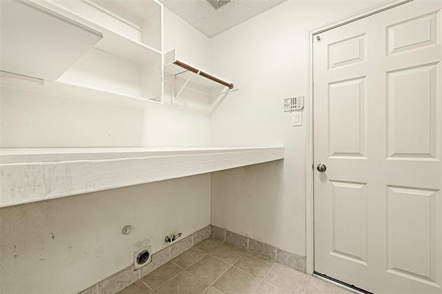Building Photo - 9701 Thorncliff Dr