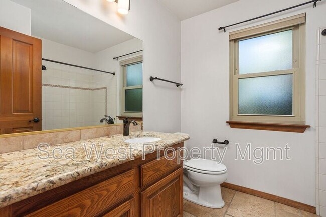 Building Photo - 4000 James Dr