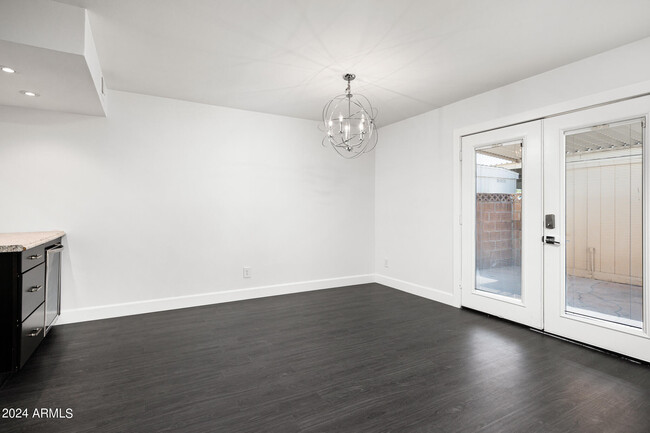 Building Photo - 6063 N Granite Reef Rd