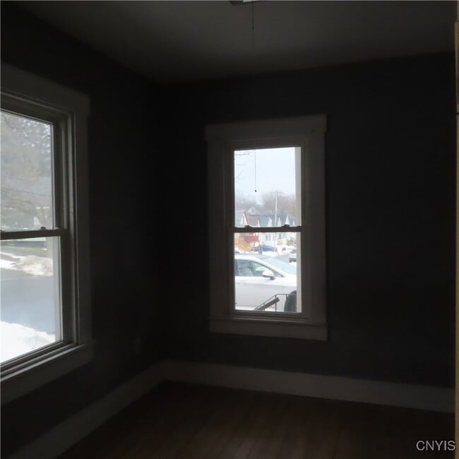 Building Photo - 540 Teall Ave