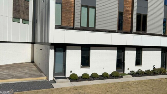 Primary Photo - 2424 Memorial Dr SE