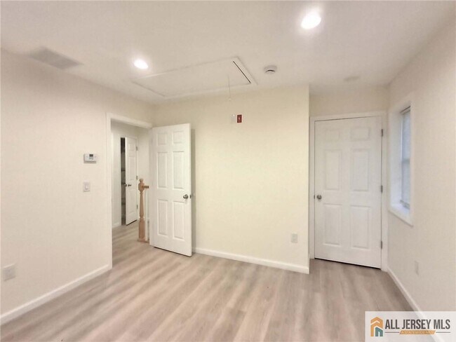 Building Photo - 49 Hillside Ave