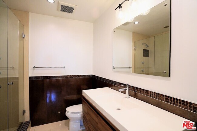 Building Photo - 2016 Euclid St