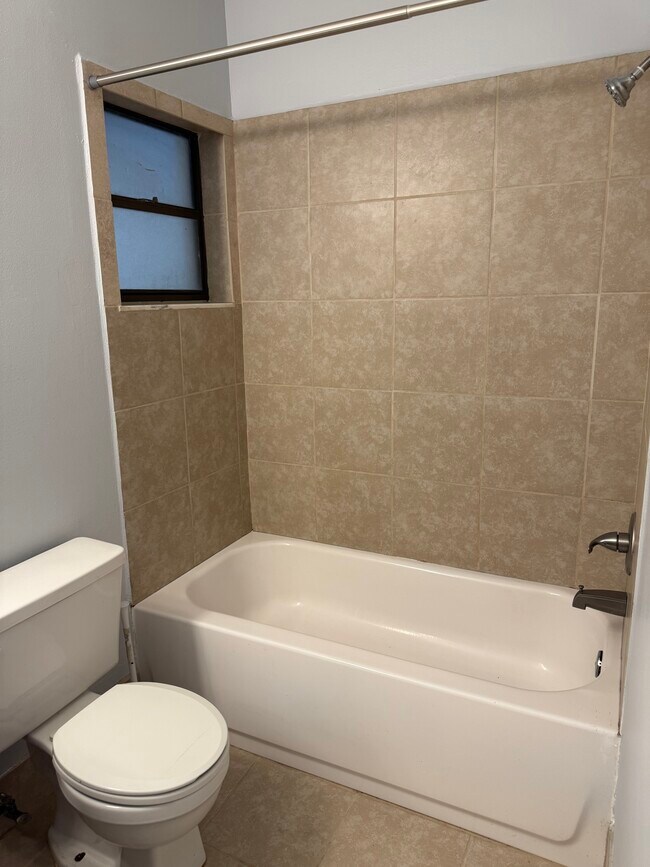 Building Photo - 3541 E Fort King St