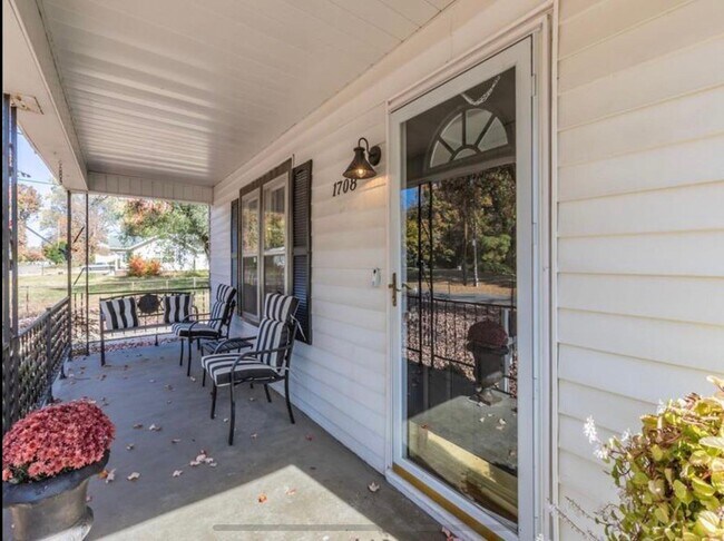 Front porch - 1708 Burdette Ave