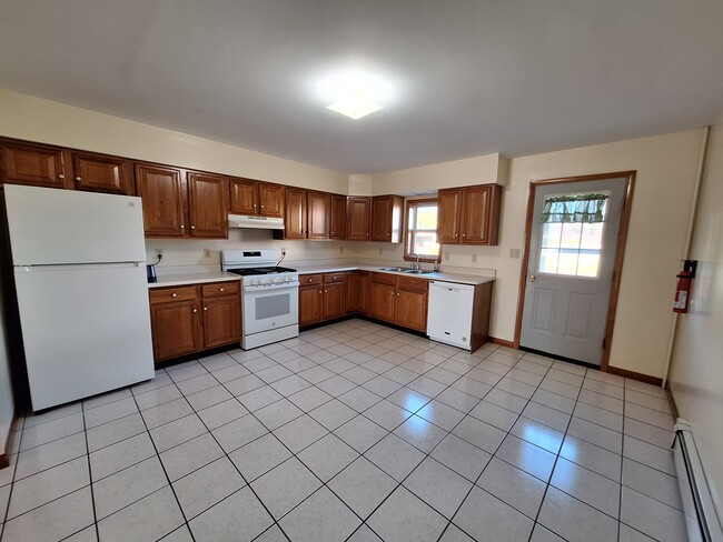 Building Photo - 145 Honeymoon St