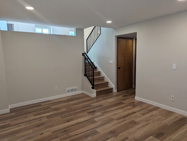 Building Photo - Fully Updated Littleton Home with Mountain...