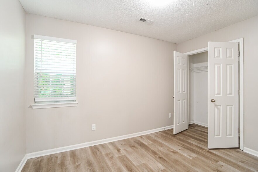 Building Photo - 910 Milkfarm Ct