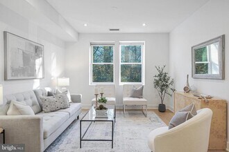 Building Photo - 4017 Davis Pl NW