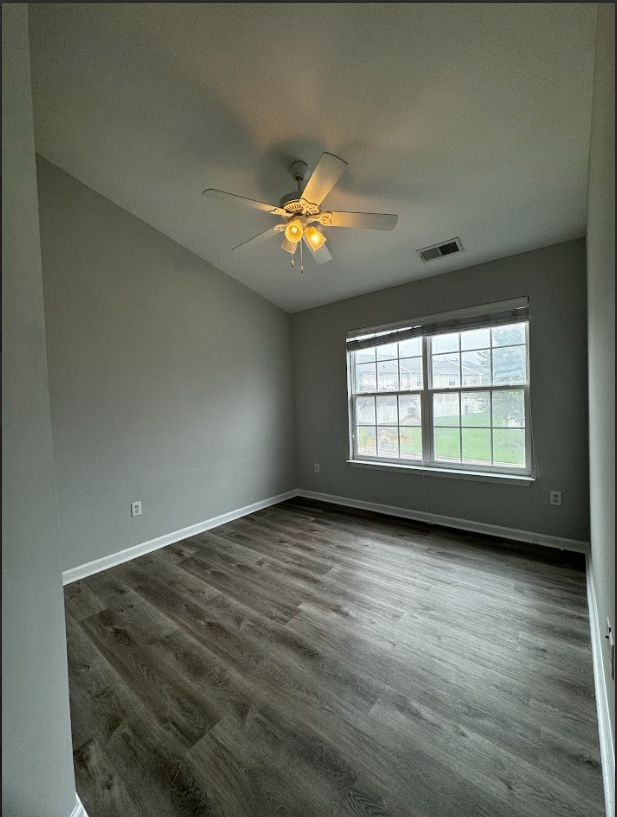 Building Photo - Modern 3 Bed Condo with Prime Location in ...