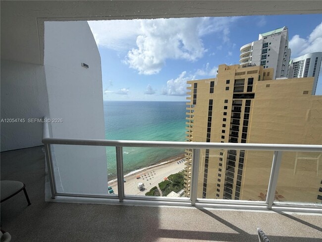 Building Photo - 16425 Collins Ave