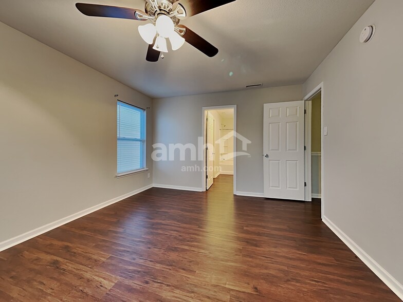 Building Photo - 1141 Central Park Dr