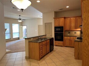 Building Photo - 817 La Cima