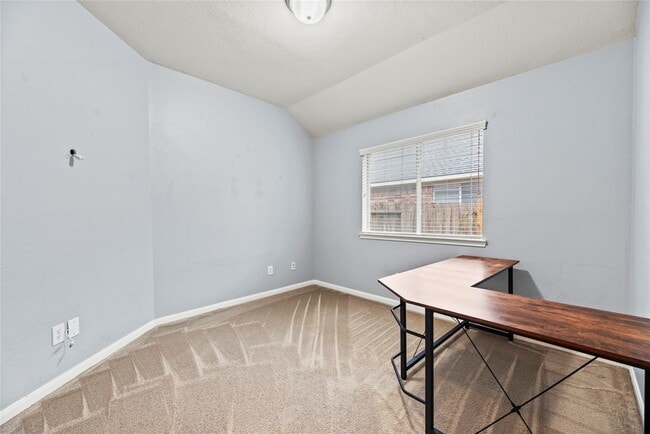 Building Photo - 9910 Pine Flats Dr