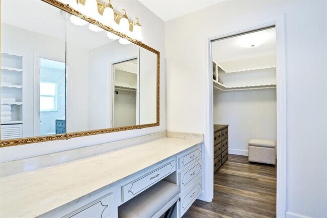 Building Photo - 4101 NE 24th Ave