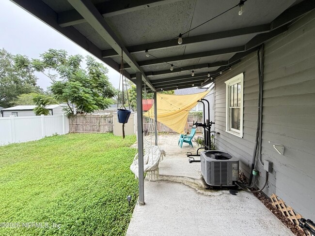 Building Photo - 4541 Woolman Ave