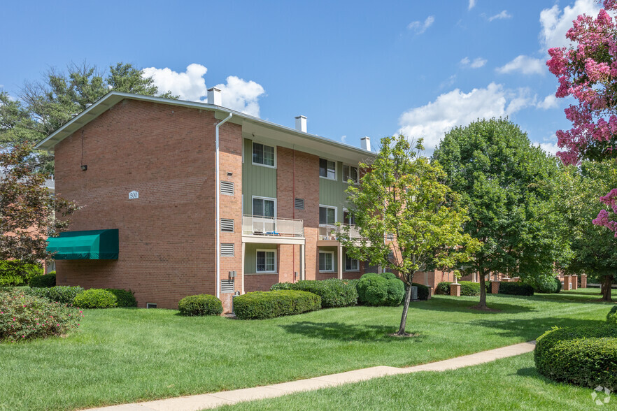 Primary Photo - Woodmont Park Apartments