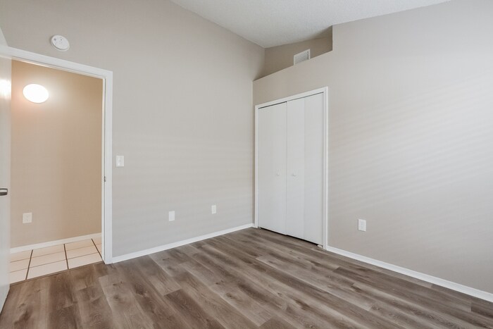 Building Photo - 1121 Shoshanna Dr