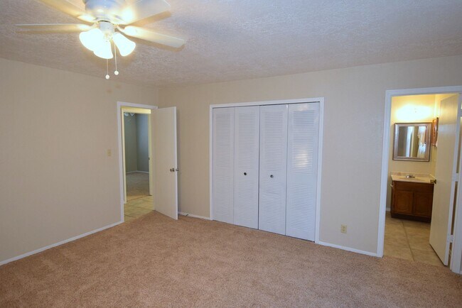 Building Photo - 3 bed 2 bath 2cg in SE Rio Rancho