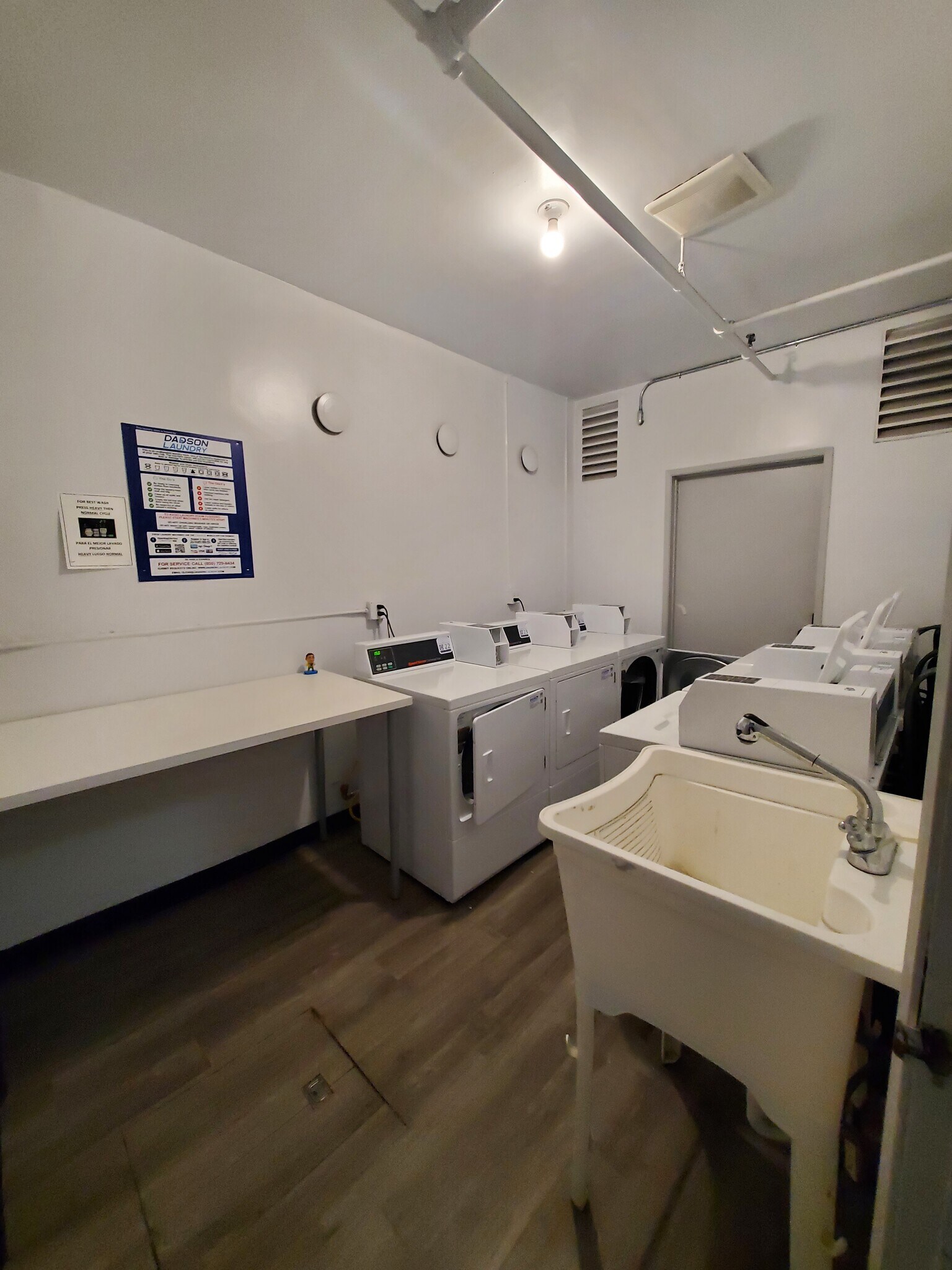 Community Laundry - 6199 Canterbury Dr