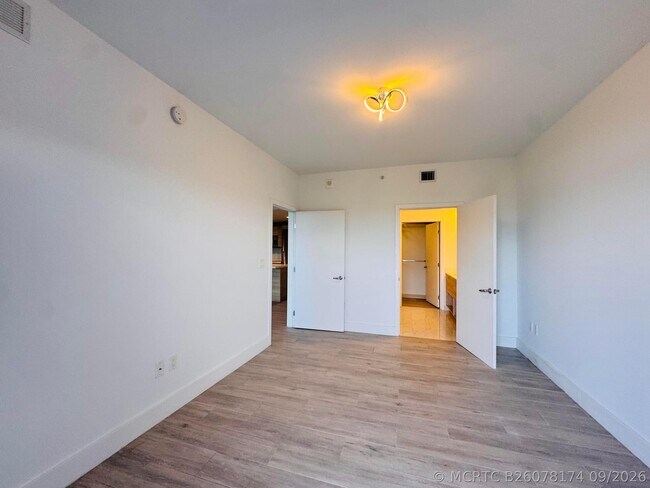 Building Photo - 16385 Biscayne Blvd
