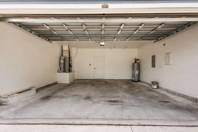 Building Photo - Beautiful House for Lease in Casselberry