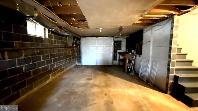 Building Photo - 3 Fairfax Cir