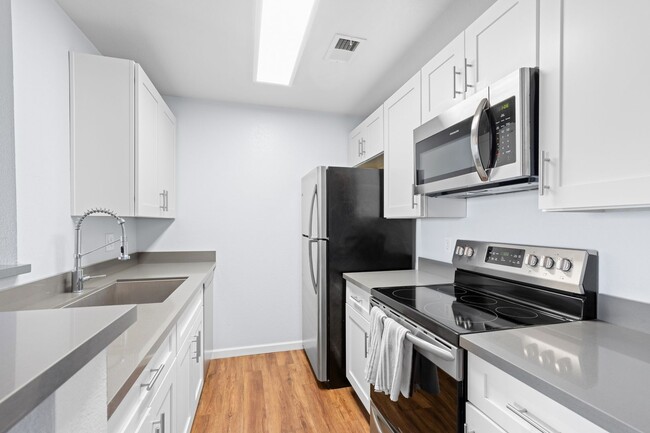 Building Photo - Charming 1BR Condo in Phoenix
