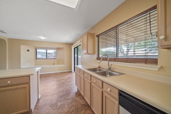 Building Photo - 5007 Shara Mist