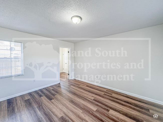 Building Photo - 420 Allamanda Dr