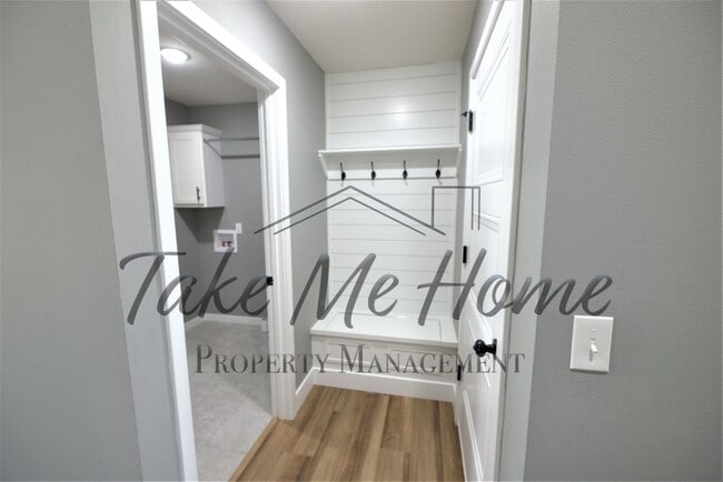Building Photo - Gorgeous 3 bedroom in Nixa!