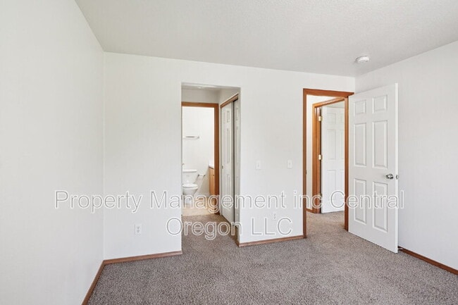 Building Photo - 2118 Baines Blvd